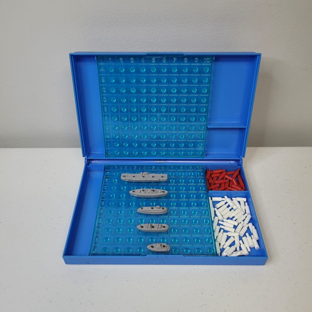 Vintage Milton Bradley Battleship Board Game Replacement Blue Case Ships Pegs‎
